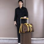 Jasper Liu Instagram – Wow~好久好久沒來香港了！!還是依舊如此美麗😁回想起來有沒有個四、五年呢？很開心，很期待的 即將看到路易威登全新男裝創意總監Pharrell Williams執掌的2024早秋香港男裝大秀將，就在11 月30 日晚間8點，在路易威登台灣官方LINE帳號全球同步直播！ 一起期待吧🙌🏼🙌🏼🙌🏼🎉🎉🎉🎊🎊🎊
#LVMenPreFall24
#LouisVuitton
@louisvuitton 
@pharrell 

Photographer @mr.triangle
Hairstyle @chiron_yun
