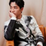 Jasper Liu Instagram – 謝謝 @alexandermcqueen 讓我有這麼棒的夜晚，還能和朋友們相聚🙌🏼🙌🏼🙌🏼大自然的元素，空間跟服裝上充滿著蜻蜓與蝴蝶的印花，欣賞幾圈好多東西都很喜歡，只能選一個了話應該是the peak指環包😁但鞋子還有圍巾也真的好好看🥳🥳🥳哈哈哈哈 準備回山上部落繼續努力拍攝，之後下山再來好好逛一下 
#AlexanderMcQueen
#McQueenMenPreSS24
#mcqueenpeak