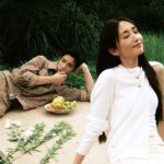 Jasper Liu Instagram – 拍攝當天有個發現。好像整天就沒站直過。不是躺就是坐 @elletaiwan 童話故事下集 真的玩得很開心，前幾天導演傳訊息來關心近況，嚇了我一跳，看來她有點同情友友了。哈哈哈哈哈。期待剪接後完整的呈現 加油：）