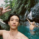Jasper Liu Instagram – 花蓮好多美麗溪水 來玩的朋友一定要把自己的垃圾帶走哦！ ps.這位金髮男子 他好奇怪…泡泡水靜坐一下吧