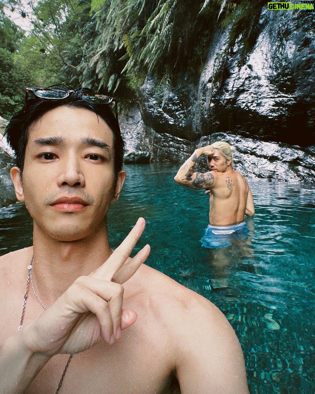 Jasper Liu - 80.3K Likes - 花蓮好多美麗溪水 來玩的朋友一定要把自己的垃圾帶走哦! ps.這位金髮男子 他好奇怪…泡泡水靜坐一下吧
