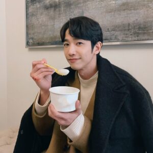 Jasper Liu Instagram - 元宵節快樂🏮
湯圓吃了嗎？
你是芝麻派還是花生派呢？？