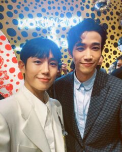 Jasper Liu Instagram - 好久不見！朋友們：）真的很想念大家！ 안녕하세요! 오랫만입니다! 希望丁歐巴有時間可以吃吃看我的最愛～花生捲冰淇淋😁😁😁 ✨謝謝LV讓大家聚在一起 party all night 🎆🎆🎆 @louisvuitton #louisvuitton #LVTAIPEI101