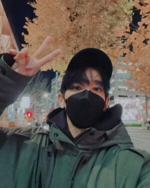 Jasper Liu Instagram - 2022謝謝你 謝謝大家 2023呼～我們來吧！ 🙏繼續前進吧～～～ 大家都還好嗎？一起拿出勇氣 跨過去吧。happy new year 🎊🎊🎊 #happynewyear