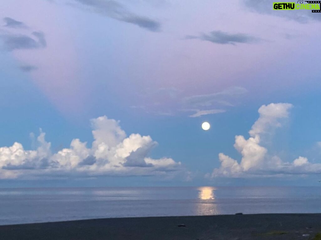 Jasper Liu Instagram - 月光海 還是日光呢 大自然總是能讓自己放鬆下來。蟲鳴的聲音 真是最好聽的音樂了