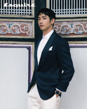 Jasper Liu Instagram - @esquire_tw  在那，都珍惜每一個當下，尋找每個都市的美。回家了，就盡情的陪在父母家人身邊，或什麼事都不做的賴在客廳地板上。什麼事都好，反正時間有限😁（剛回家時想說老媽怎麼記性這麼差…後來才想起喔。對。果真是我媽）😅😂🤣

Where ever you are, just cherish every moment.

어느 지역이든 거기 있을 때는 그 고유의 매력이 좋고, 집에 있을 때는 가족들과 함께 있는 그 시간이 또 좋아요, 시간은 항상 소중하니까요 : ) ☺️😊😆