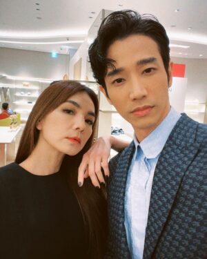 Jasper Liu Instagram - 好久不見！朋友們：）真的很想念大家！ 안녕하세요! 오랫만입니다! 希望丁歐巴有時間可以吃吃看我的最愛～花生捲冰淇淋😁😁😁 ✨謝謝LV讓大家聚在一起 party all night 🎆🎆🎆

@louisvuitton
 #louisvuitton
#LVTAIPEI101