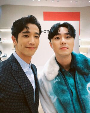 Jasper Liu Instagram - 好久不見！朋友們：）真的很想念大家！ 안녕하세요! 오랫만입니다! 希望丁歐巴有時間可以吃吃看我的最愛～花生捲冰淇淋😁😁😁 ✨謝謝LV讓大家聚在一起 party all night 🎆🎆🎆

@louisvuitton
 #louisvuitton
#LVTAIPEI101