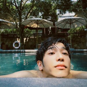 Jasper Liu Instagram - 最近這天氣，就想游泳或是爬爬山。或找個地方看本書也真的是不錯