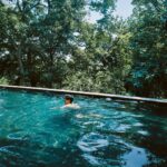 Jasper Liu Instagram – 最近這天氣，就想游泳或是爬爬山。或找個地方看本書也真的是不錯