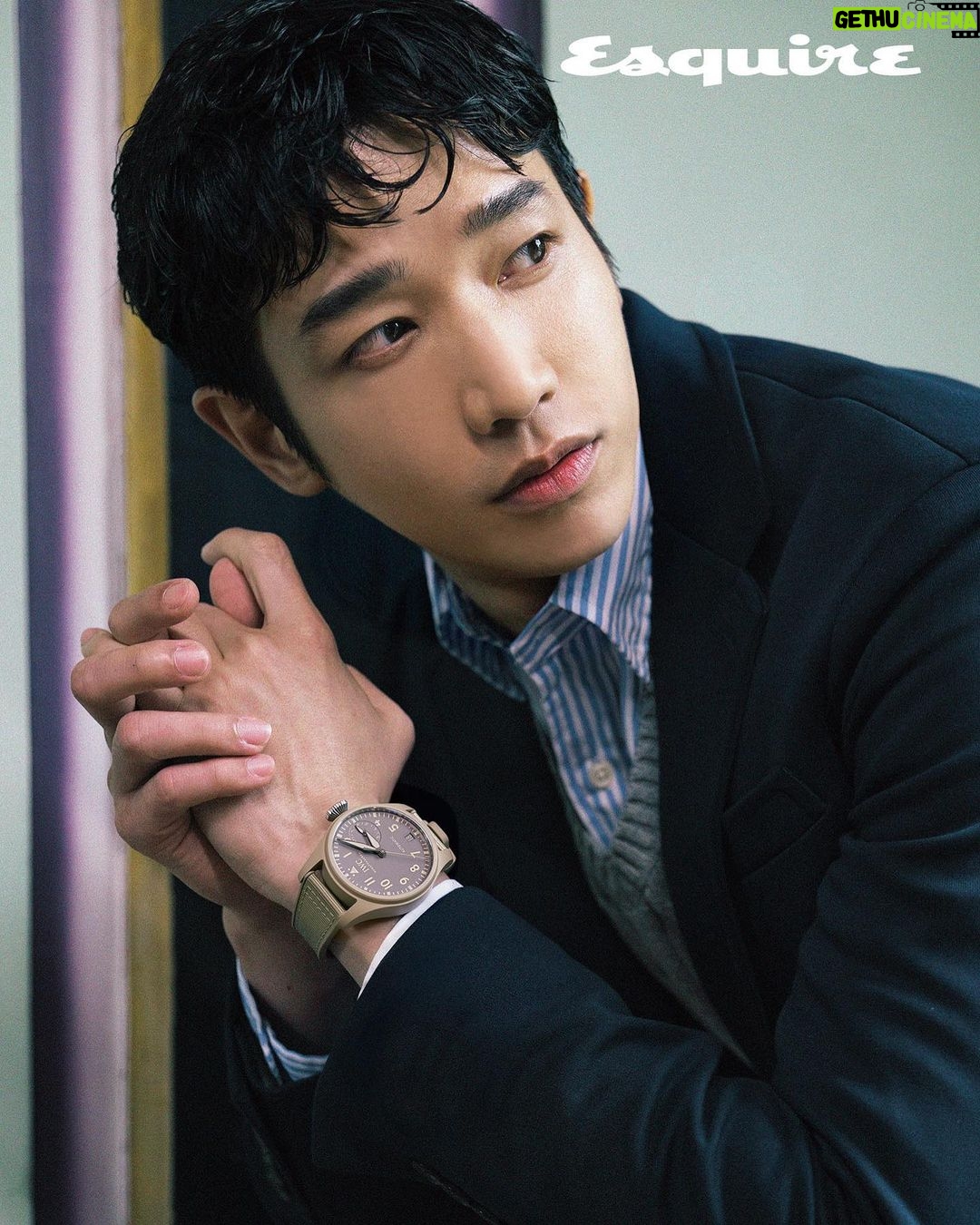 Jasper Liu - 72.2K Likes - @esquire_tw 在那,都珍惜每一個當下,尋找每個都市的美。回家了,就盡情的陪在父母家人身邊,或什麼事都不做的賴在客廳地板上。什麼事都好,反正時間有限😁(剛回家時想說老媽怎麼記性這麼差…後來才想起喔。對。果真是我媽)😅😂🤣
Where ever you are, just cherish every moment.
어느 지역이든 거기 있을 때는 그 고유의 매력이 좋고, 집에 있을 때는 가족들과 함께 있는 그 시간이 또 좋아요, 시간은 항상 소중하니까요 : ) ☺️😊😆