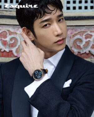 Jasper Liu Instagram - @esquire_tw  在那，都珍惜每一個當下，尋找每個都市的美。回家了，就盡情的陪在父母家人身邊，或什麼事都不做的賴在客廳地板上。什麼事都好，反正時間有限😁（剛回家時想說老媽怎麼記性這麼差…後來才想起喔。對。果真是我媽）😅😂🤣

Where ever you are, just cherish every moment.

어느 지역이든 거기 있을 때는 그 고유의 매력이 좋고, 집에 있을 때는 가족들과 함께 있는 그 시간이 또 좋아요, 시간은 항상 소중하니까요 : ) ☺️😊😆