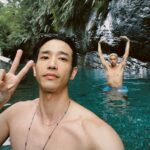 Jasper Liu Instagram – 花蓮好多美麗溪水 來玩的朋友一定要把自己的垃圾帶走哦！ ps.這位金髮男子 他好奇怪…泡泡水靜坐一下吧