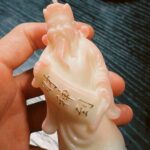 Jasper Liu Instagram - 除夕 這天。劉家的男孩子們總是要早起擦神桌。這樣的習俗不知道幾年了，大家慢慢的擦 悠悠的聊著天。爸爸準備大家的咖啡，媽媽準備菜。姊姊遛著yeahbe. 叔叔在旁依舊充滿幽默感。分工合作 很是快樂。謝謝兔年 龍年 我們來了。 新年快樂。