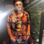 Javad Ezzati Instagram - . اگر راست ايستاده اى نترس از اينكه دنيا كج باشد...