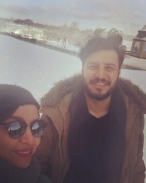 Javad Ezzati Instagram - احوال جهان و اصل این عمر که هست
خوابی و خیالی و فریبی و دمیست
 خيام 
مهلقا جانم تولدت مبارك