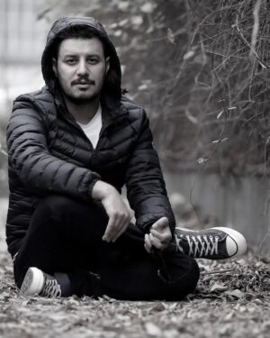Javad Ezzati Instagram - «امید مانند ستونی است که جهان را سرپا نگه می‌دارد. امید، رؤیای انسان بیدار است.» – پلینیوس. ( پست قبل به نظرم زيادى غمگين بود)