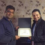 Javad Ezzati Instagram – از همه دوستان به خاطر تبريكها ممنون جايزه اول بازيگرى مرد جشنواره چلسى نيويورك تحويل اين جانب شد به اقاى عطشانى به خاطر بهتر ين كارگردانى و اقاى رجبى به خاطر بهترين بازيگر مكمل مرد (براى فيلم پارادايس )تبريك ميگم.. ممنون از همه🌹🌹