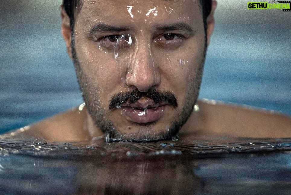 Javad Ezzati Instagram - شناى پروانه حجت هم اكنون در اكران انلاين #شناى_پروانه photo: @fattah.zinouri