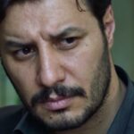 Javad Ezzati Instagram – رونمایی از آنونس “خورشید” در آستانه اولین حضور جهانی
آنونس فیلم سینمایی “خورشید” ساخته مجید مجیدی در آستانه برگزاری هفتاد و هفتمین جشنواره بین المللی ونیز رونمایی شد.
این فیلم به تهیه کنندگی مشترک  امیر بنان و مجیدی در بخش اصلی جشنواره ونیز حضور دارد و برای کسب جایزه شیر طلایی رقابت می کند.
“خورشید” که در مجموع ۱۴ نمایش در جشنواره ونیز خواهد داشت، روز ۵ سپتامبر (۱۵ شهریور) در ساعت های ۱۹ / ۱۹:۳۰ / ۱۹:۴۵ / ۲۱:۳۰ / ۲۲ / ۲۲:۱۵ اولین نمایش های خود را در جشنواره برای اهالی سینما و رسانه آغاز خواهد کرد. 
آنونس بین المللی این فیلم توسط حمید نجفی راد ساخته شده است.