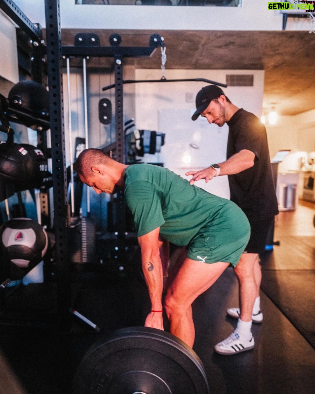 Javier 'Chicharito' Hernández Instagram - Creo que el verde me sienta muy bien… Seguimos y seguimos! 💚💪🏽🫡 Los Angeles, California