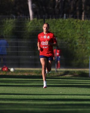 Javier 'Chicharito' Hernández Instagram - Acercándonos cada vez más a nuestra mejor versión. 
Disfrutando y dándolo todo!
🏃🏽‍♂️💨