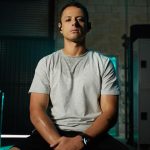 Javier 'Chicharito' Hernández Instagram - Con mis audífonos Iron Aqua de @stf.tech , la música es la compañera perfecta en cualquier condición. ⚽ 💧🎵 #FeelsGoodToBeReal Los Angeles, California