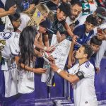 Javier 'Chicharito' Hernández Instagram - La vida se vuelve emocionante cuando te permites cambiar y evolucionar a nuevos retos. Gracias a toda la gente que estuvo involucrada en mi camino estos 4 años. Gracias por todo @lagalaxy — Life becomes exciting when you allow yourself to change and evolve to new challenges. Thanks to everyone who was involved in my journey these 4 years. Thank you for everything @lagalaxy Los Angeles, California
