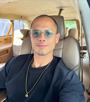 Javier 'Chicharito' Hernández Instagram - Pues por qué no una selfie? 
🤪🤣