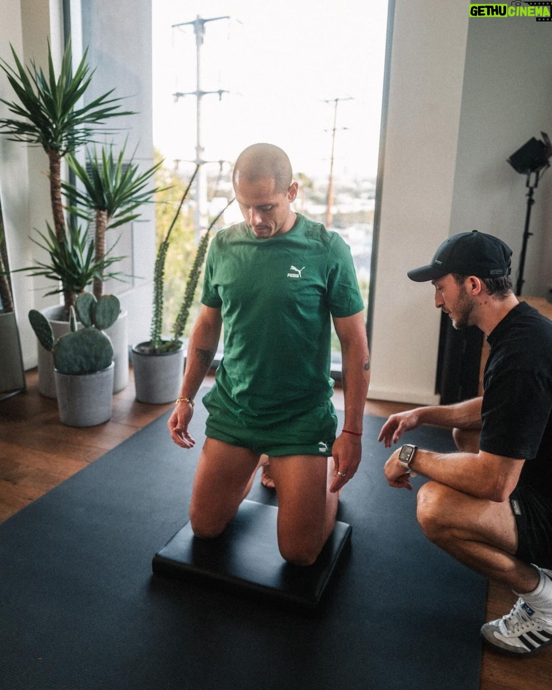 Javier 'Chicharito' Hernández Instagram - Creo que el verde me sienta muy bien… Seguimos y seguimos! 💚💪🏽🫡 Los Angeles, California
