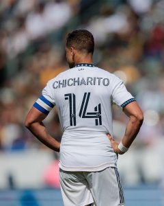 Javier 'Chicharito' Hernández Instagram - La vida se vuelve emocionante cuando te permites cambiar y evolucionar a nuevos retos. Gracias a toda la gente que estuvo involucrada en mi camino estos 4 años. Gracias por todo @lagalaxy — Life becomes exciting when you allow yourself to change and evolve to new challenges. Thanks to everyone who was involved in my journey these 4 years. Thank you for everything @lagalaxy Los Angeles, California