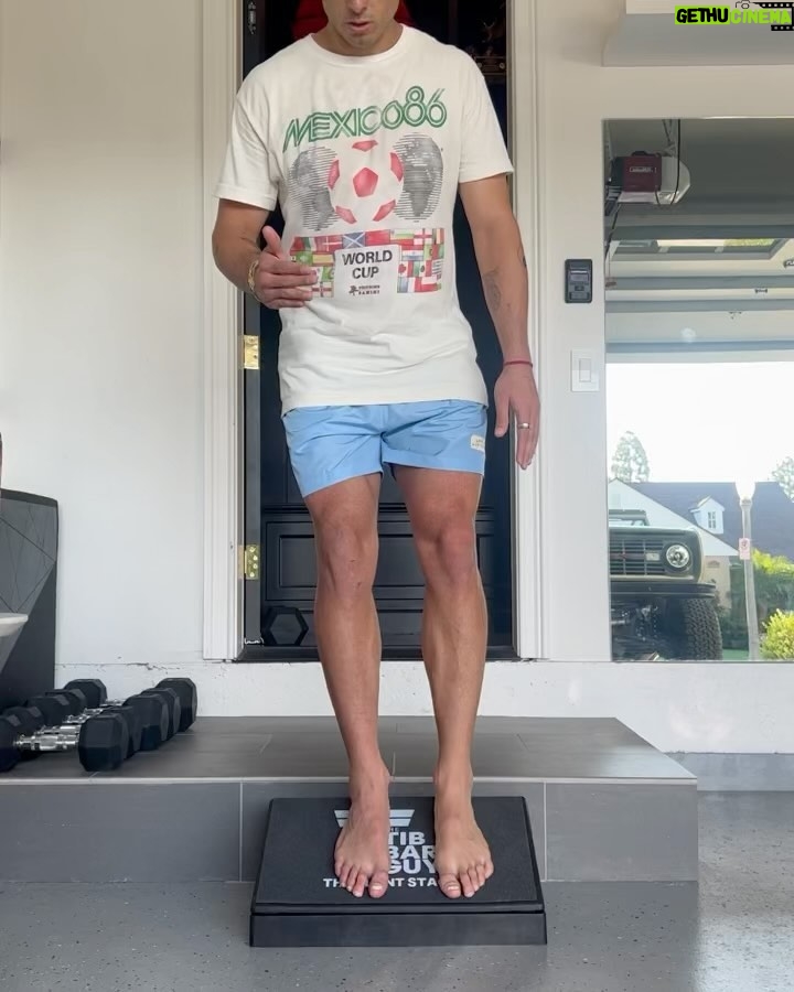 Javier 'Chicharito' Hernández Instagram - Getting better every day 💪🏽🔥 Los Angeles, California