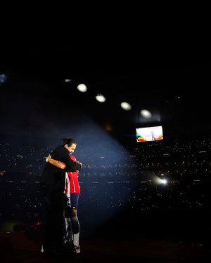 Javier 'Chicharito' Hernández Instagram - “Cumpliste tu promesa, BIENVENIDO A CASA” 🥹🫶🏼

🎙️ @amaury_vergara