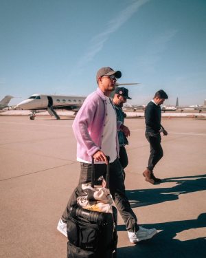 Javier 'Chicharito' Hernández Instagram - Hoy será un día muy especial! 
✈️🏠