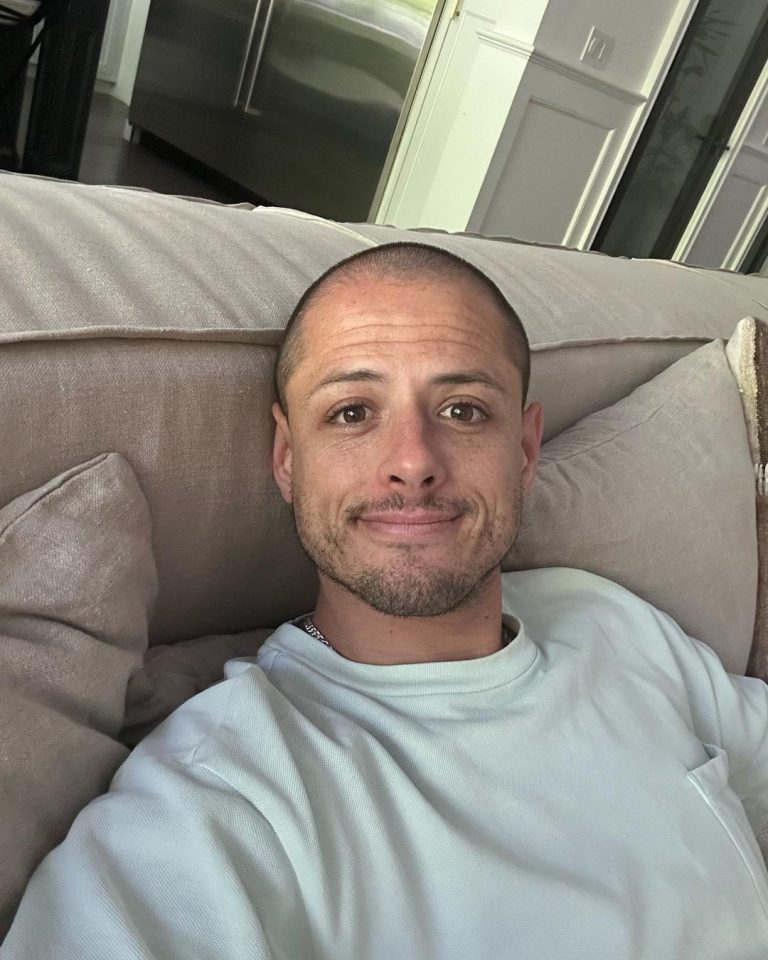 Javier 'Chicharito' Hernández Instagram - Embrace growth. Embrace life. Be you. Love you all. 💚🤪 Los Angeles, California