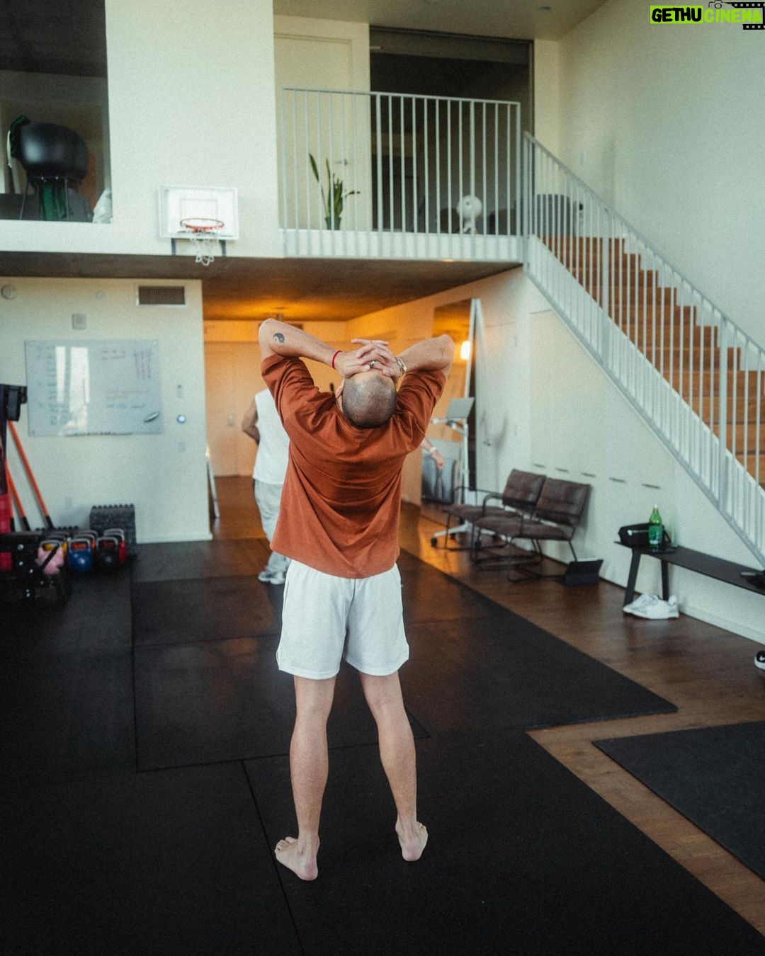 Javier 'Chicharito' Hernández Instagram - Coffee, working out and… losing at basketball 🏀😫 Los Angeles, California