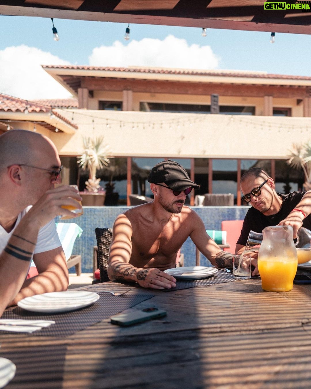 Javier 'Chicharito' Hernández Instagram - Last weekend was very special! 🙌🏽😎 San Jose Del Cabo, Mexico