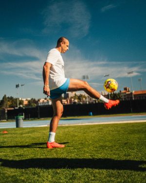Javier 'Chicharito' Hernández Instagram - Esperando…🤞🏽
Pero nunca dejamos de trabajar!!