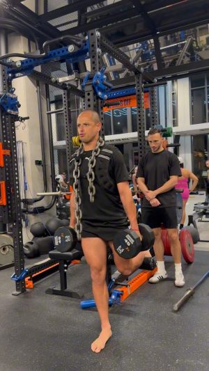 Javier 'Chicharito' Hernández Instagram - Knee is getting better everyday. 
We never stop!
❤️‍🔥

Thank you for everything @legacyfitwynwood