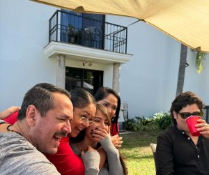 Javier 'Chicharito' Hernández Instagram - Hermana, feliz vuelta al sol. Que encuentres toda la abundancia, amor y plenitud que ya eres. Admiro tu sencillez, tu bondad, tu creatividad, tu autenticidad, tu ingenuidad, tu rebeldía, pero especialmente admiro la gran evolución que tienes día con día! 
Gracias por tanto. 
Te amo infinito mi Chimol chingona! 
❤️‍🔥
♾️