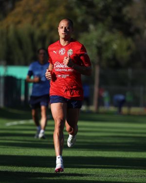 Javier 'Chicharito' Hernández Instagram - Acercándonos cada vez más a nuestra mejor versión. 
Disfrutando y dándolo todo!
🏃🏽‍♂️💨