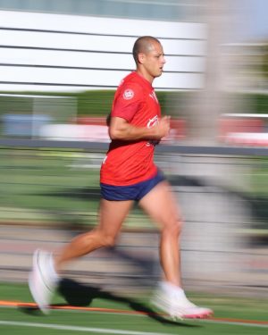 Javier 'Chicharito' Hernández Instagram - Acercándonos cada vez más a nuestra mejor versión. 
Disfrutando y dándolo todo!
🏃🏽‍♂️💨