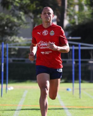 Javier 'Chicharito' Hernández Instagram - Acercándonos cada vez más a nuestra mejor versión. 
Disfrutando y dándolo todo!
🏃🏽‍♂️💨