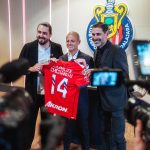 Javier 'Chicharito' Hernández Instagram - Todavía sigo sin creer lo que sucedió anoche… estás 10 fotos describen solo un poco la magnitud de lo que sucedió ayer. GRACIAS ETERNAS a cada uno que asistió, que estuvo involucrado en toda la organización del evento y a toda la gente que siguió la transmisión. Esto solo me hace amar aún más a la mejor institución que existe. Me hace querer entregarme aún más. Aportar aún más. Ayudar a que la historia de @chivas siga impactando a millones de humanos en el mundo. Y estoy seguro que si estamos todos UNIDOS y apoyándonos el uno al otro podremos lograr el objetivo deseado más temprano que tarde. LOS AMO! ❤️‍🔥 ♾️ Guadalajara, Mexico