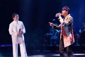 Jay Chou Instagram - Jackie Chan in the house! What a surprise and what a night!  謝謝大哥「千里之外」專程來支持 竟然還唱了「聽媽媽的話」真的是太屌了 @jackiechan