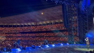 Jay Chou Instagram - Day2 大家對青春的吶喊 應該就是這種感覺吧 當你們老了 我也老了 但音樂永遠青春無敵 讓我們繼續嗨下去 #歲月在牆上剝落看見小時候
