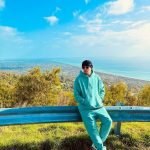Jay Chou Instagram - 喧囂的海報躺在慵懶的閣樓陽台 而你是文學家筆下的那一片海