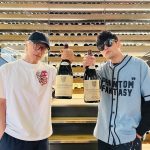 Jay Chou Instagram - “所以我們品嚐美酒的時候 要把舌頭捲成一圈”請問星爺 情歌要聽起來先甜後苦 亦苦亦甜 所以我也要把舌頭捲起來唱嗎😝 @stephenchow