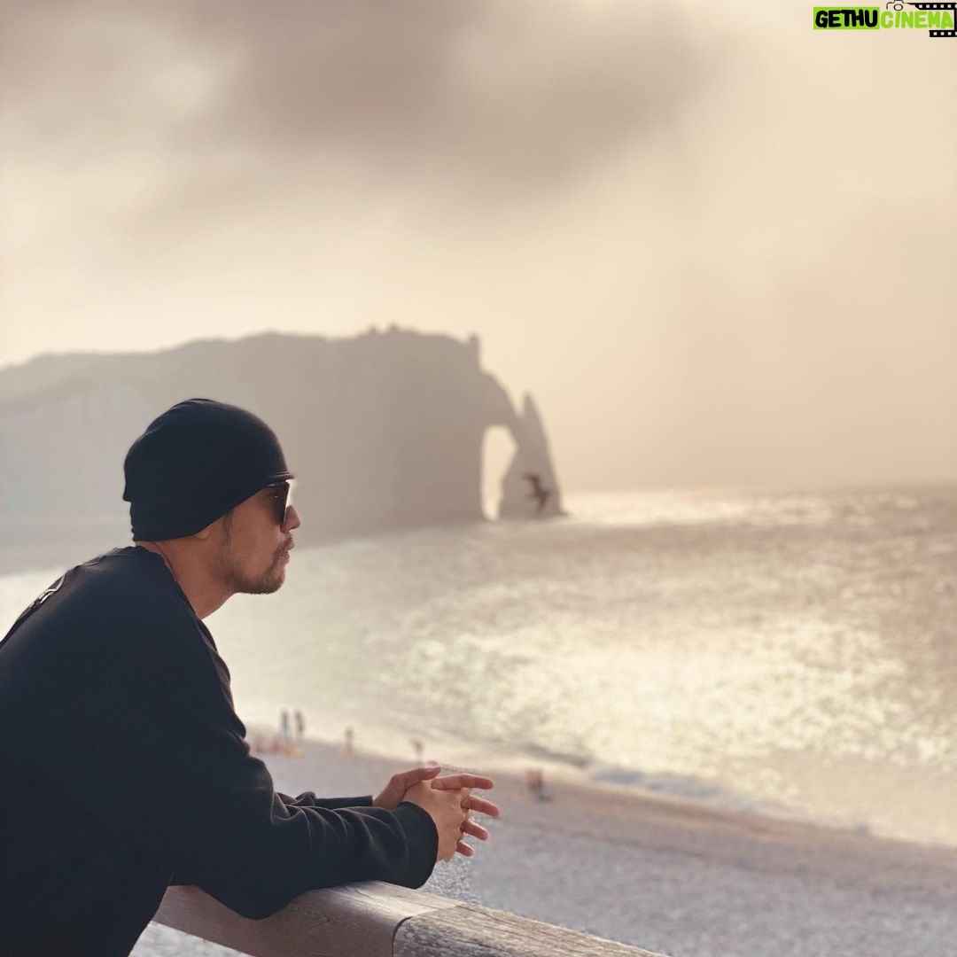 Jay Chou Instagram - Many of Monet’s artworks were created here. And here we are for Season 2 of J-Style Trip following where the master had been. Friends from all over the world, you may now get onto Netflix for J-Style Trip. Etretat, Normadie