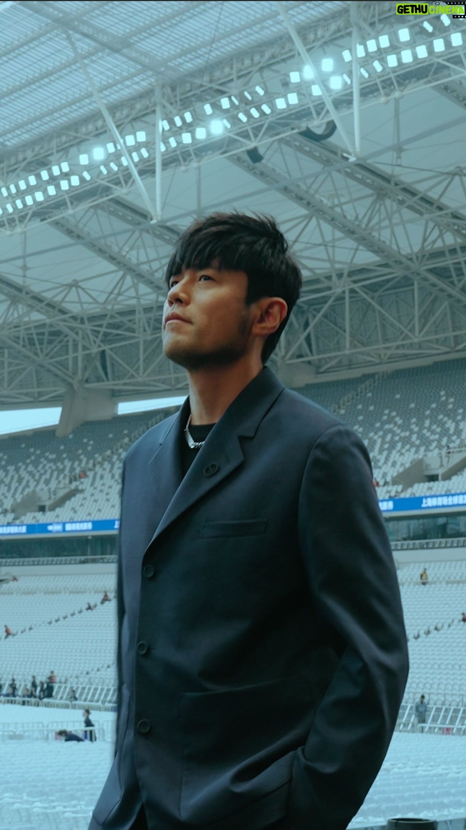 Jay Chou Instagram - The next generation of the greatest works of art with Jay Chou See you at Christie’s Hong Kong this November for the highly anticipated Post-Millennium Evening Sale curated by Jay Chou. Preview: 25-28 November Hong Kong Convention & Exhibition Centre Live Auction: 28 November Post-Millennium Evening Sale Hong Kong Convention & Exhibition Centre #christies #christieshk2023 #christiesjaychou #jaychou #postmillenniumsale #auction #magic